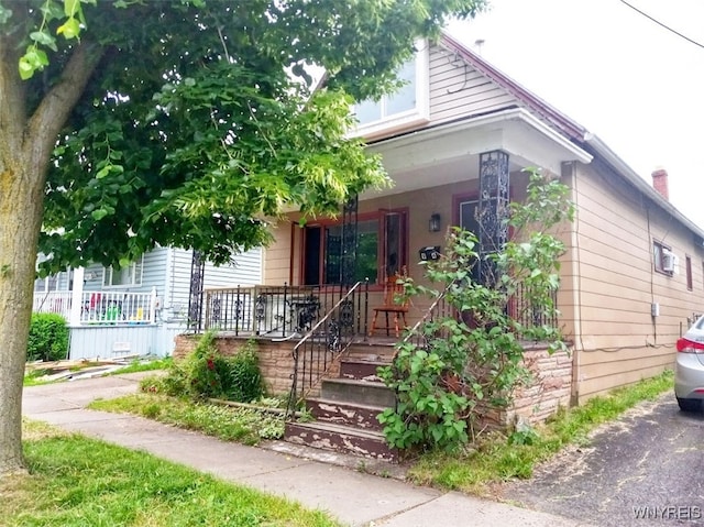 view of front of property featuring a porch