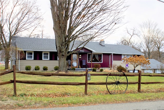 single story home featuring a front yard