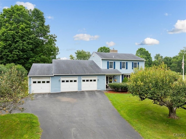 view of front of home featuring a front yard and a garage