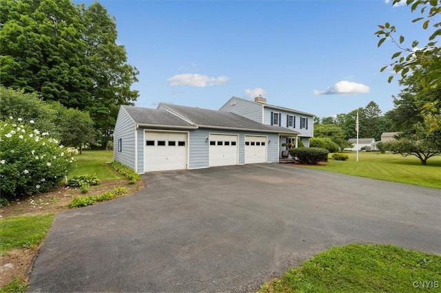 view of front of home featuring a front yard and a garage