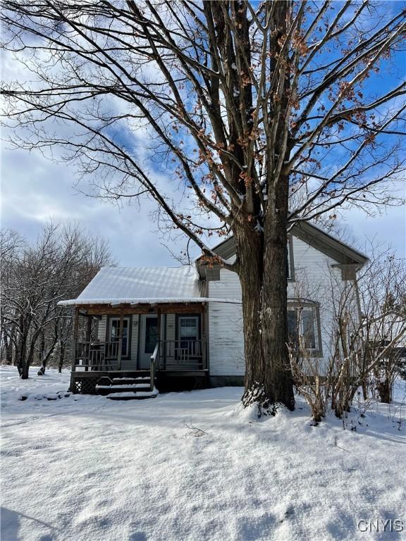 view of front of home featuring a porch