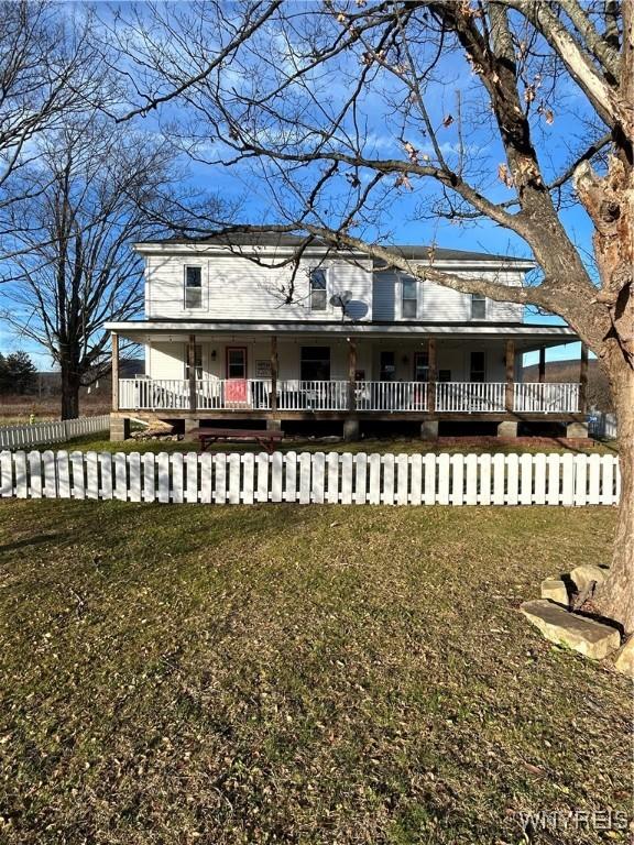 view of front of house featuring a porch and a front lawn