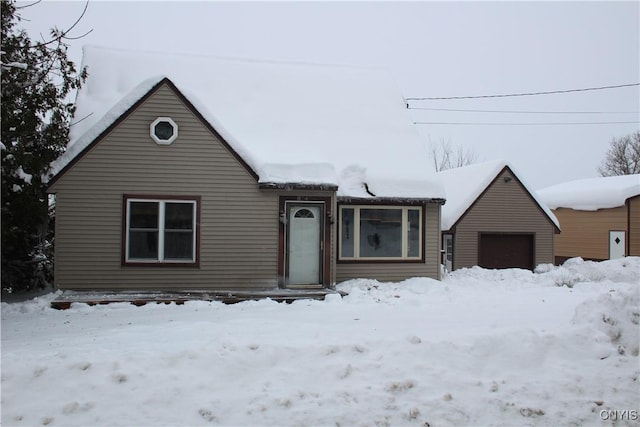 view of front facade featuring a garage