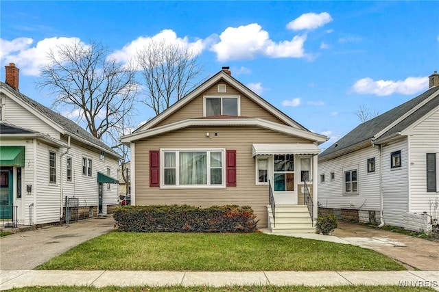 bungalow-style house with a front lawn