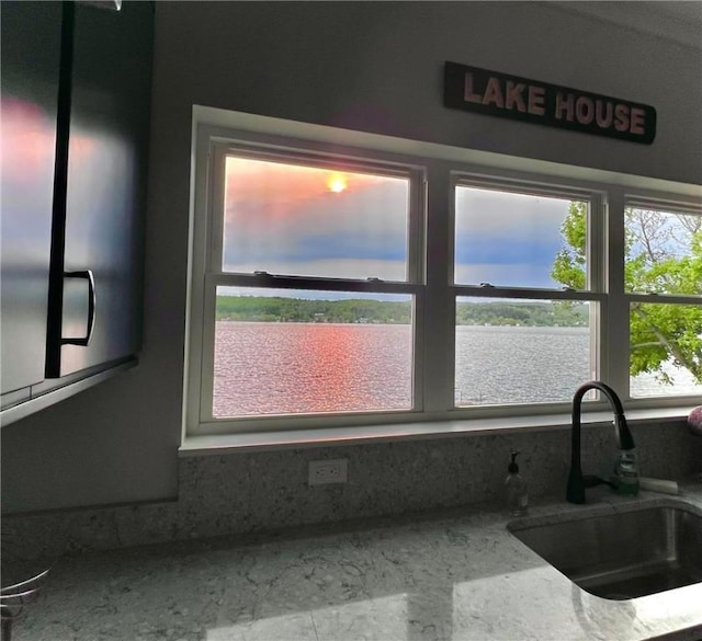 interior details featuring sink and a water view