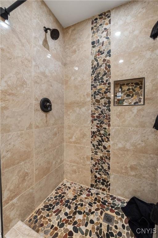 bathroom featuring tiled shower