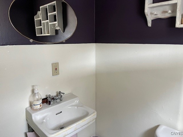 bathroom featuring sink