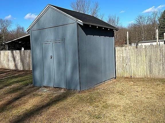 view of outdoor structure featuring a yard