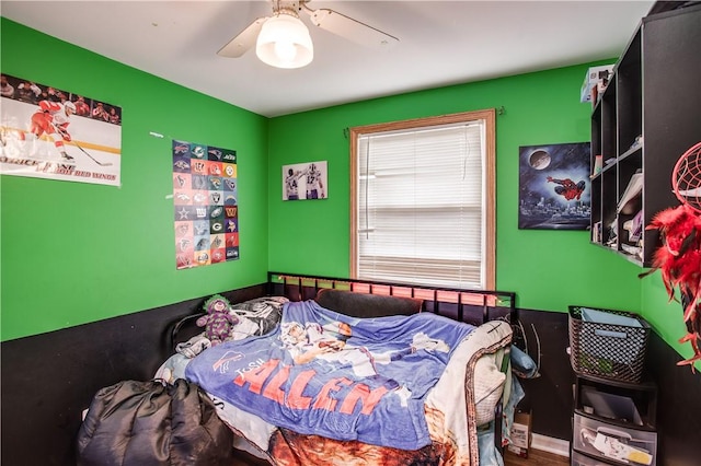 bedroom with ceiling fan