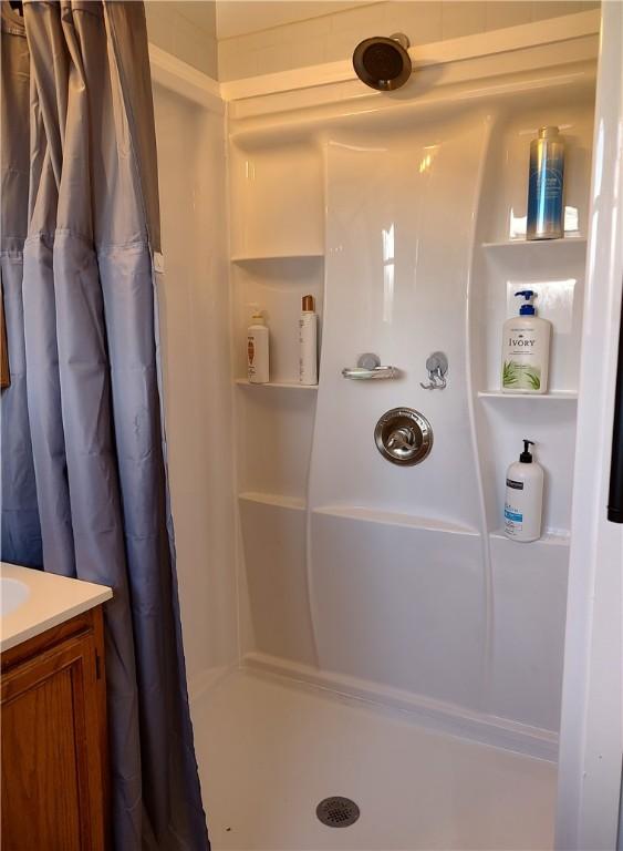 bathroom featuring a shower with curtain