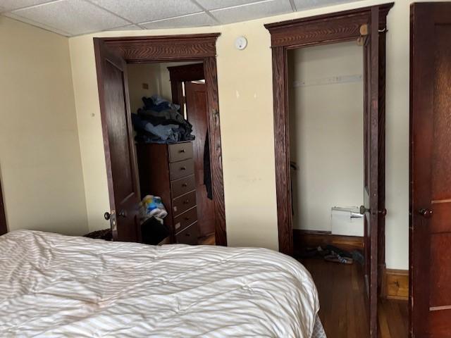 bedroom with a paneled ceiling and a closet