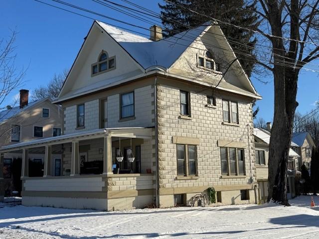 view of front of house featuring a porch