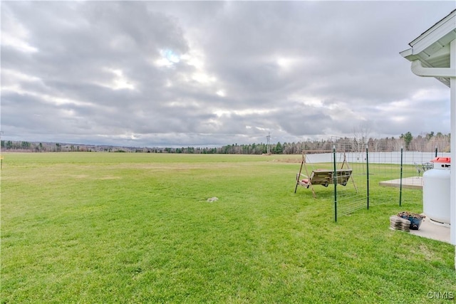 view of yard featuring a rural view