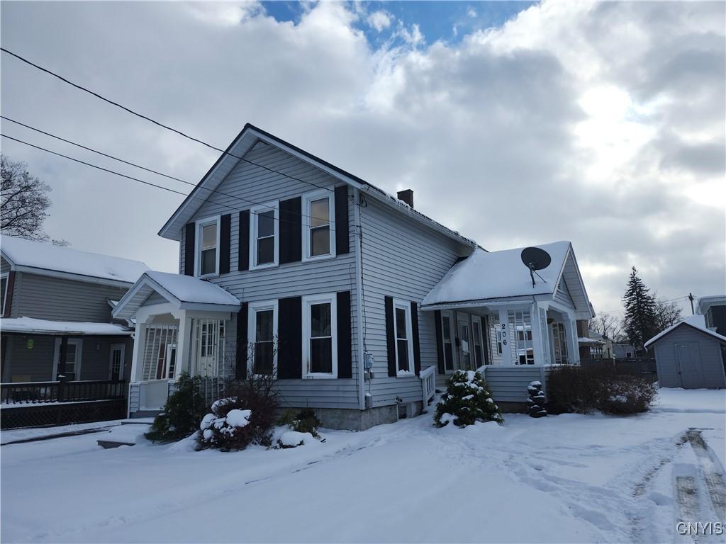 view of front of home