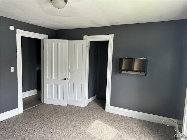 unfurnished bedroom featuring carpet flooring and a closet