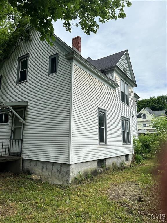 view of side of property featuring a yard