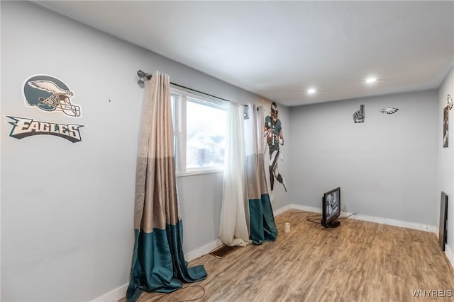 exercise area with light hardwood / wood-style floors