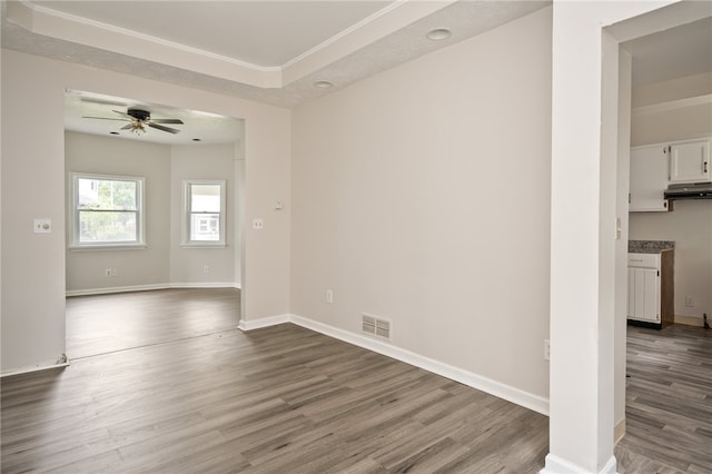 unfurnished room with hardwood / wood-style floors and ceiling fan