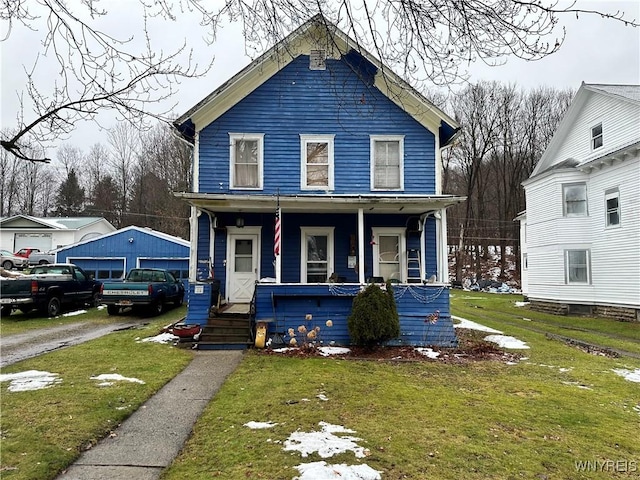 view of front of property featuring a front yard