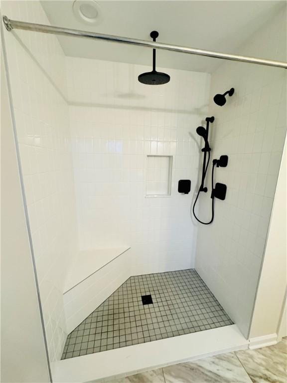 bathroom featuring a tile shower