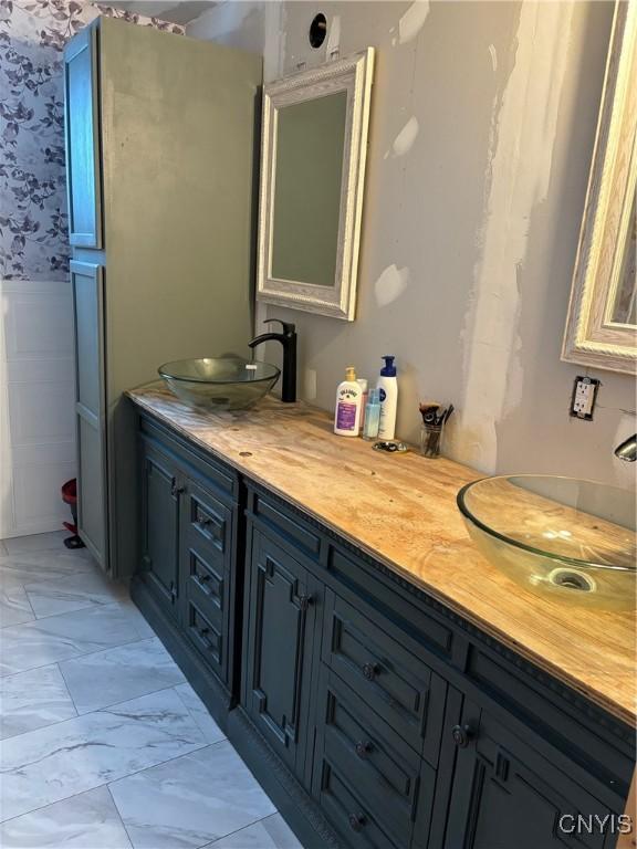 bathroom with vanity