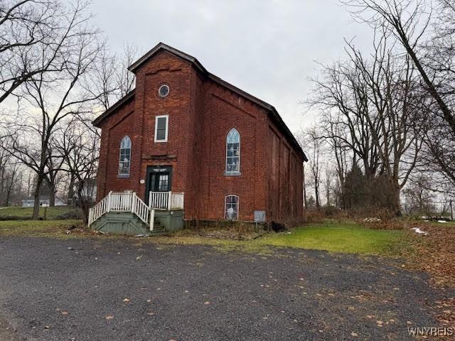 view of side of home