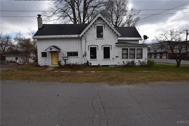 view of modern farmhouse