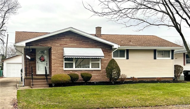 view of front of property featuring a front lawn, an outdoor structure, and a garage