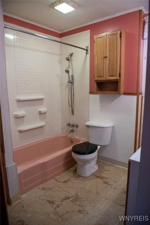 bathroom featuring toilet, tiled shower / bath, and ornamental molding