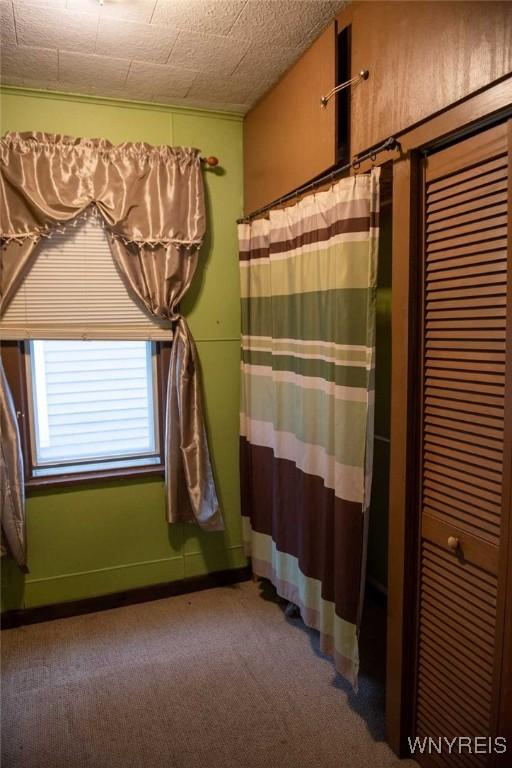 unfurnished bedroom featuring carpet flooring and a textured ceiling