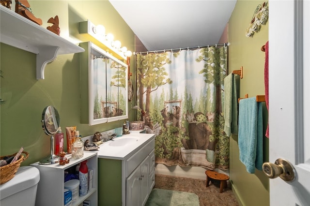 bathroom with curtained shower, vanity, and toilet