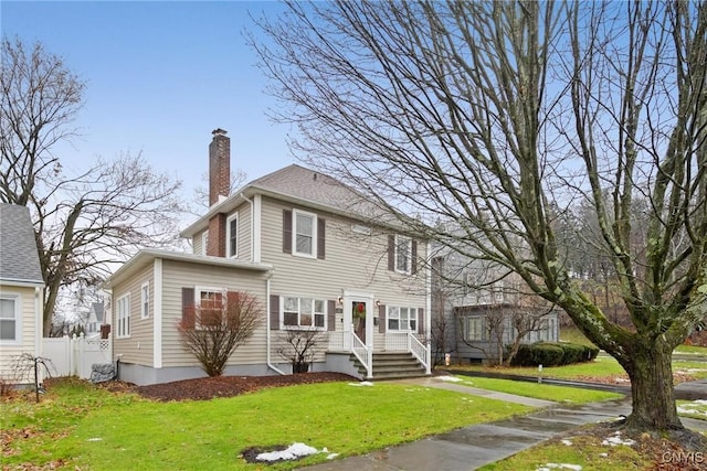 view of front of house featuring a front yard