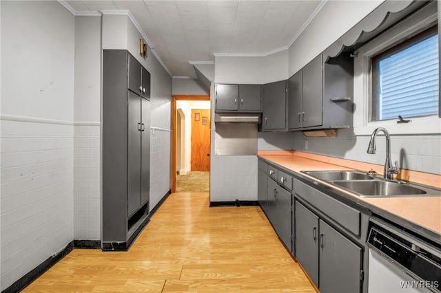 kitchen featuring gray cabinetry, dishwasher, sink, crown molding, and light wood-type flooring