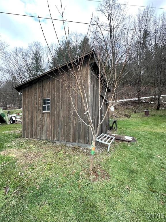 view of outdoor structure with a yard