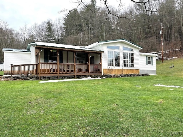 back of house featuring a yard