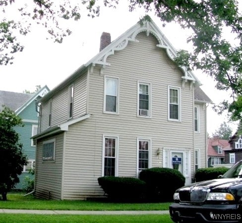 view of side of property featuring a yard