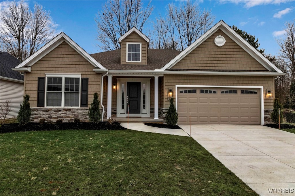 view of front of property featuring a front yard and a garage