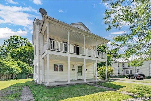 view of front facade featuring a balcony and a front lawn