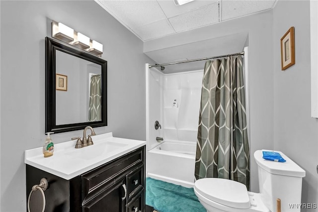 full bathroom featuring shower / tub combo with curtain, vanity, and toilet