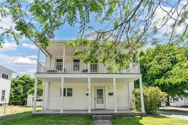 view of front of house with a front yard