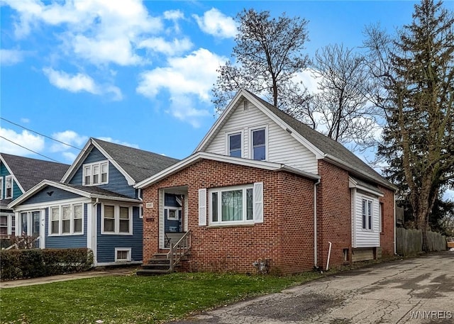 view of front of property with a front lawn