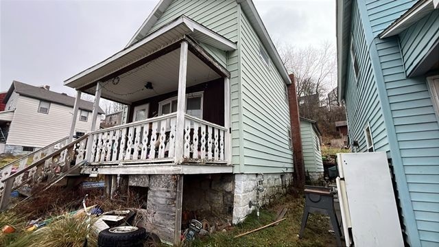 back of house featuring covered porch