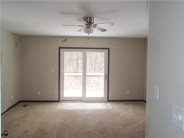 carpeted empty room featuring ceiling fan