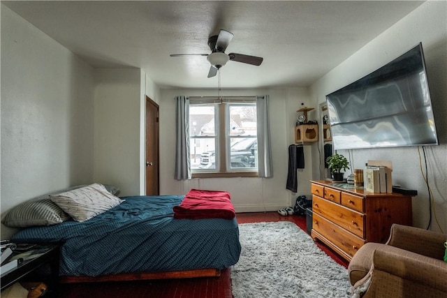 bedroom featuring ceiling fan