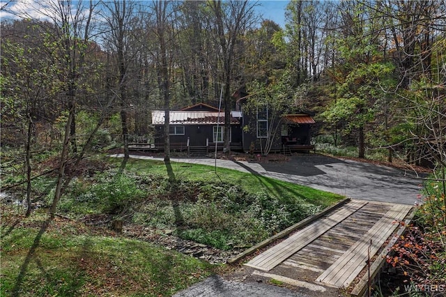 view of yard with a view of trees