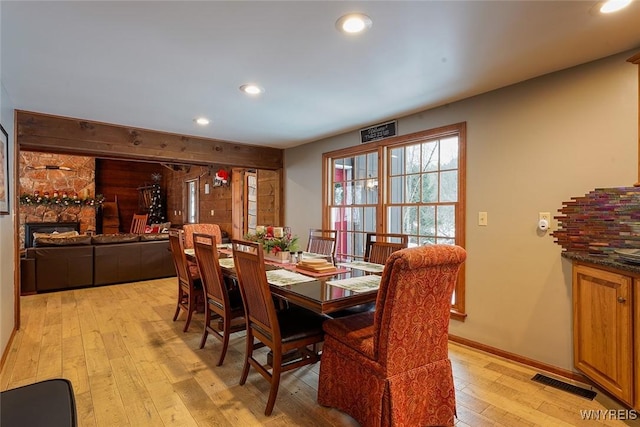 dining area featuring recessed lighting, visible vents, light wood-style flooring, and baseboards