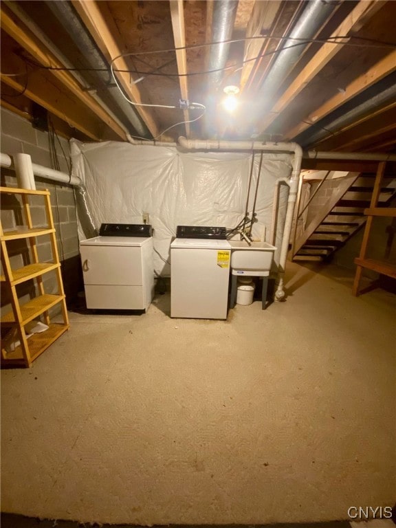 basement featuring independent washer and dryer