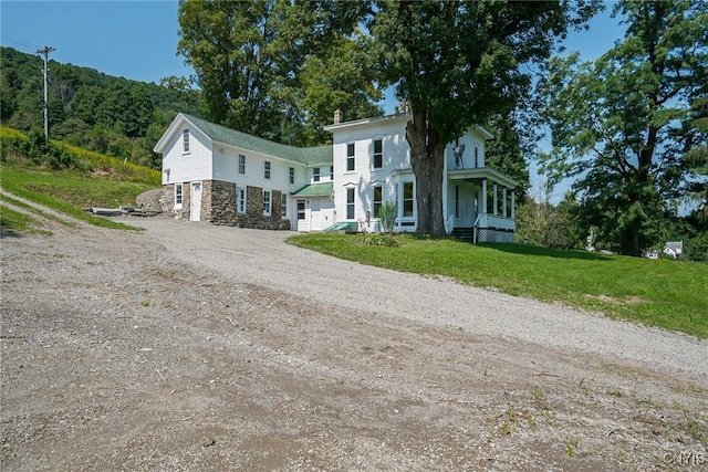 view of front of house with a front lawn