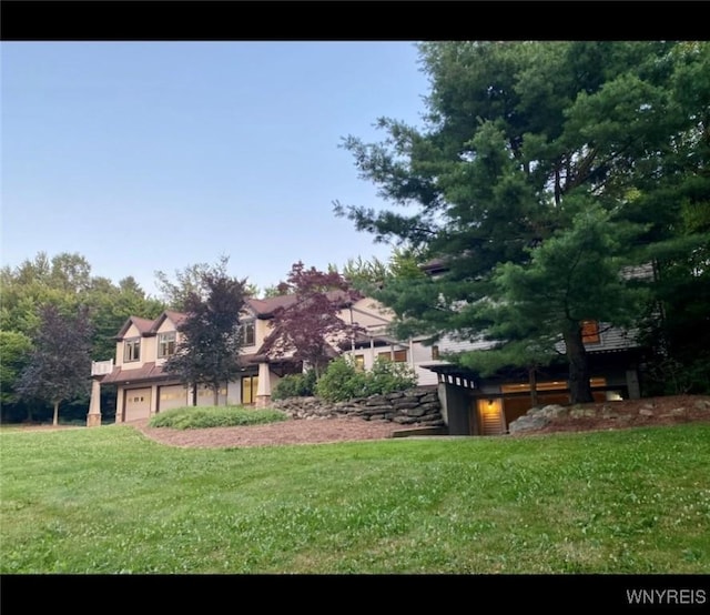 view of yard featuring a garage