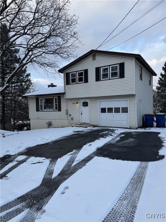 view of front of property featuring a garage